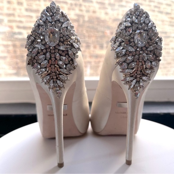 🌸BADGLEY MISCHKA🌸 Kiara Crystal Back Open Toe Pump  size 6.5 - Picture 8 of 16